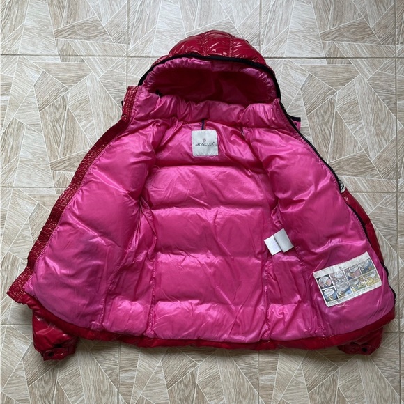 Luxury Moncler Red Woman's Down Jackets
Condition: Very Good
Size: 1(S) - Picture 5 of 10